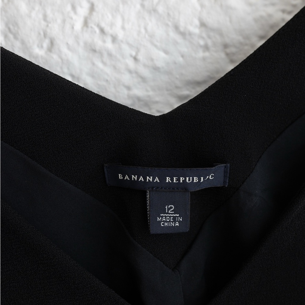 Banana Republic Black Pleated Fitted Dress - Size 12 - Picture 4 of 7